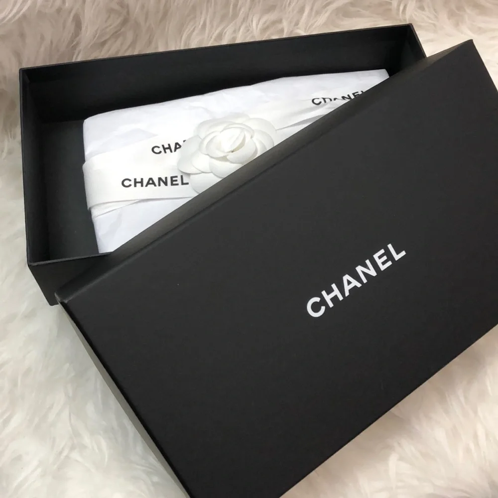 🆕 CHANEL Designer Box & Ribbon - Picture 5 of 9
